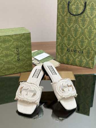 UA G*u*i WOMEN'S INTERLOCKING G SLIDE SANDAL