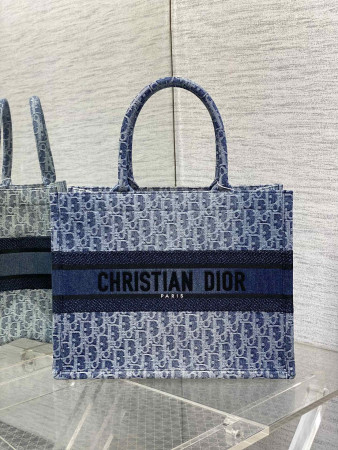 Medium D*0r Book Tote Blue Denim D*0r Oblique Jacquard 36 x 27.5 x 16.5 cm