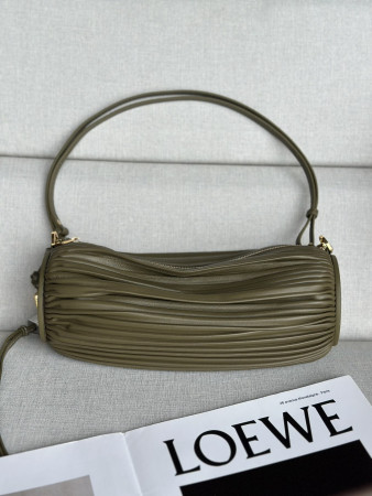 L0ew* Bracelet Pouch in pleated nappa 25x10x10cm