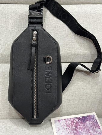 L0ew* Convertible sling in classic calfskin 32.5x9x12.3cm