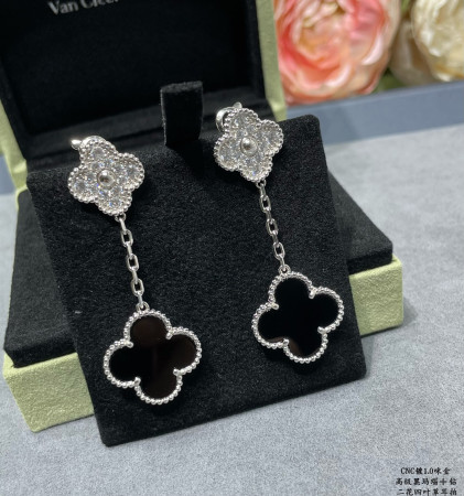 V*N CL*F & Arpels High-grade black agate with diamond two-flower four-leaf clover Earrings