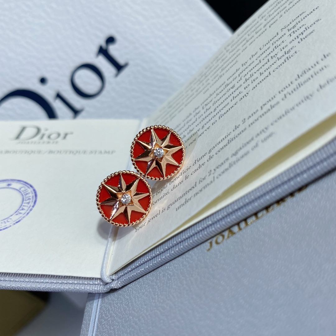 D*0r compass Stud Earrings