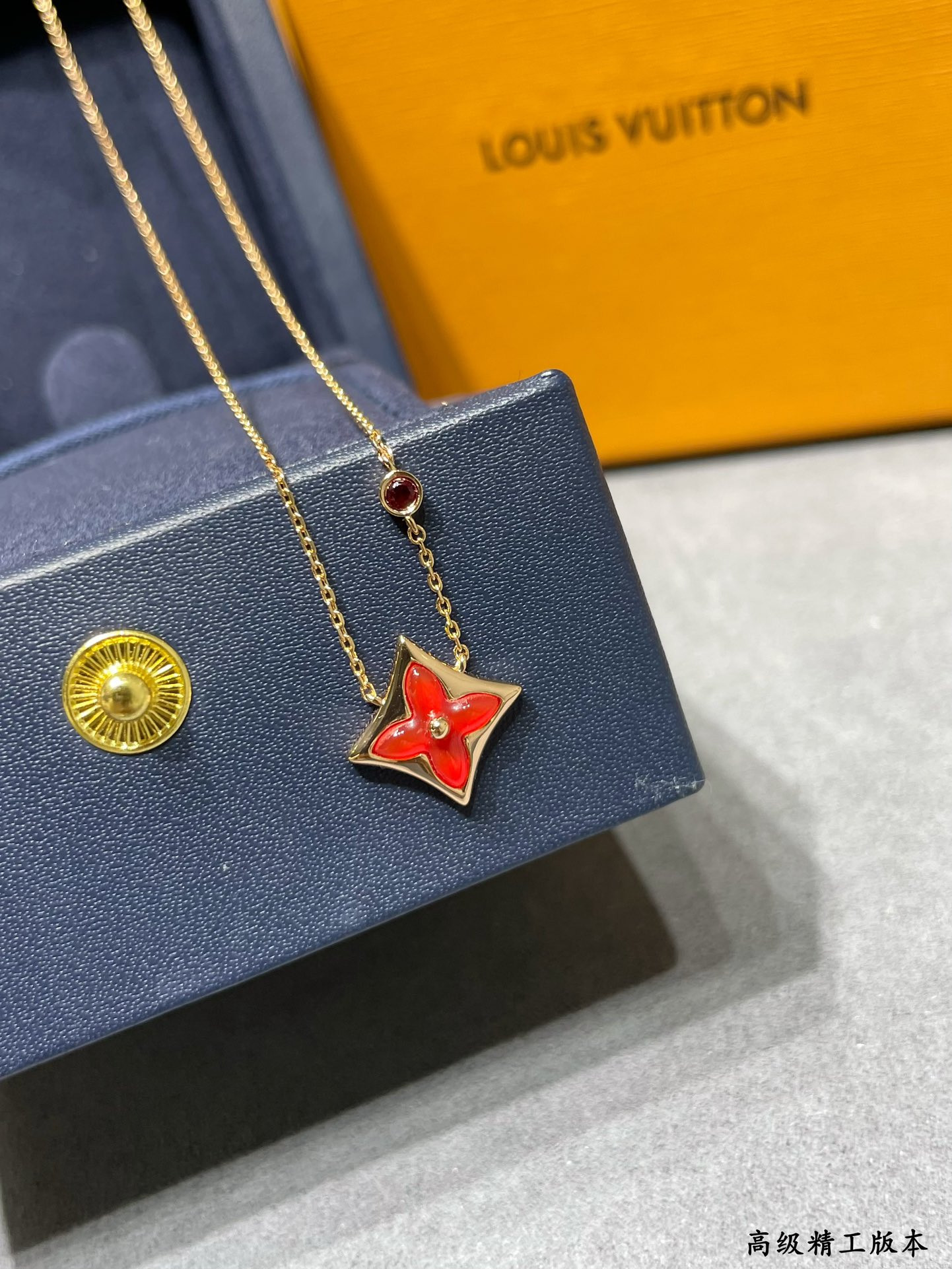 L0*is V*t0n Square Red Diamond Mother-of-Pearl Necklace