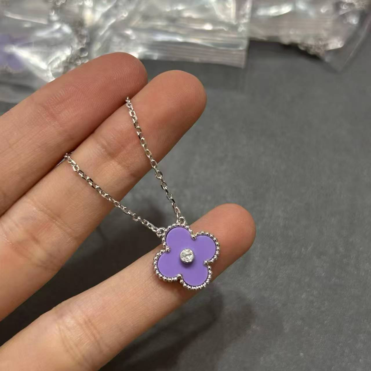 V*N CL*F & Arpels apphire Blue Purple Agate Clover Necklace Diameter approx 1.5cm,Chain length approx 40+5cm