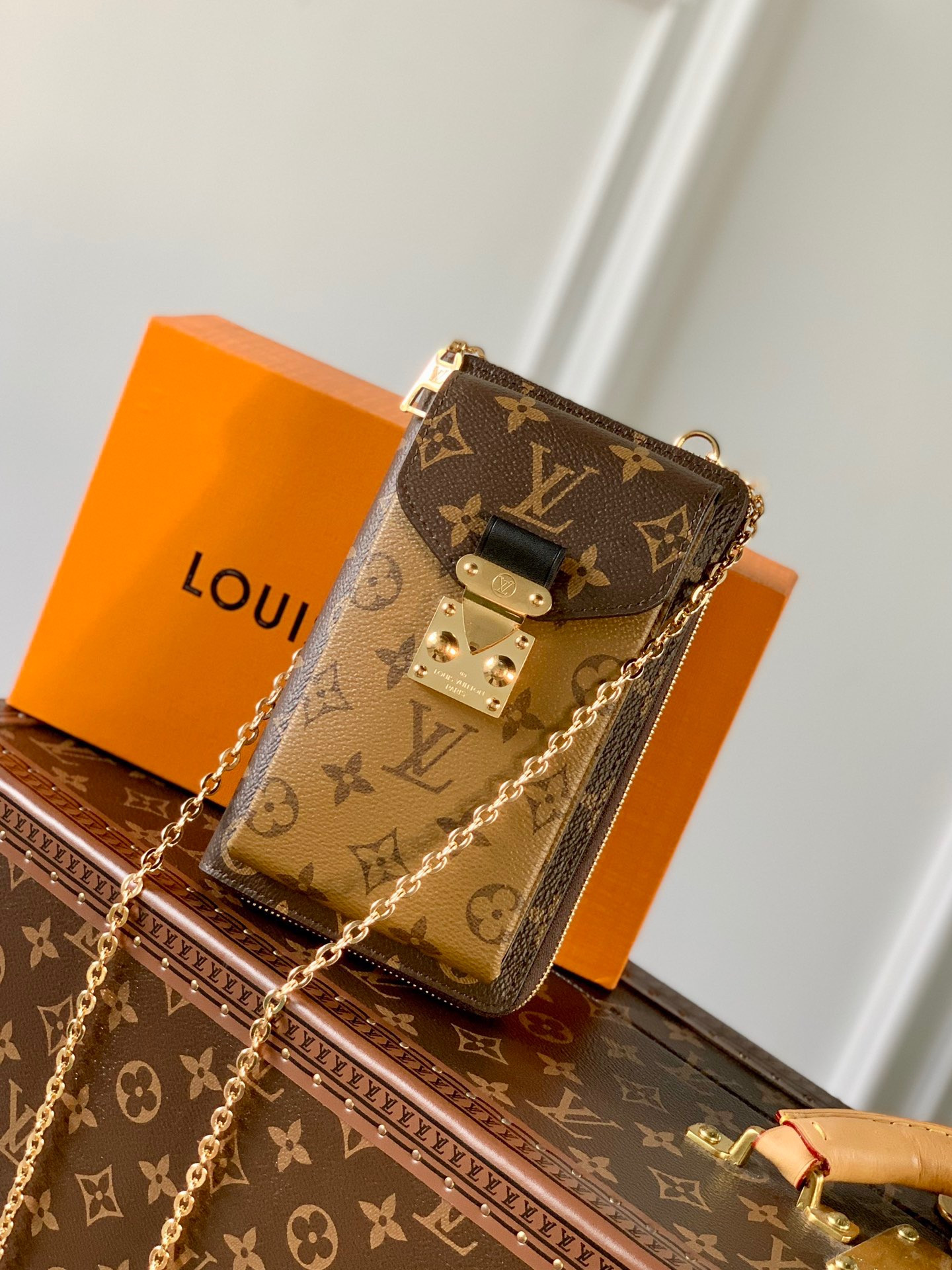 LV TRUNK VERTICAL M63913