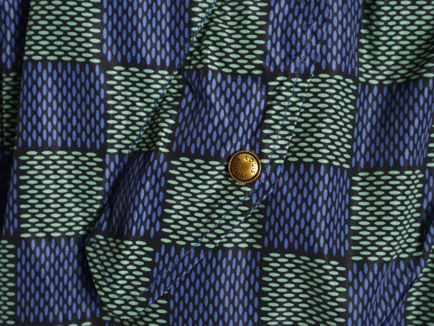 L0*is V*t0n 25ss Reversible Jacket