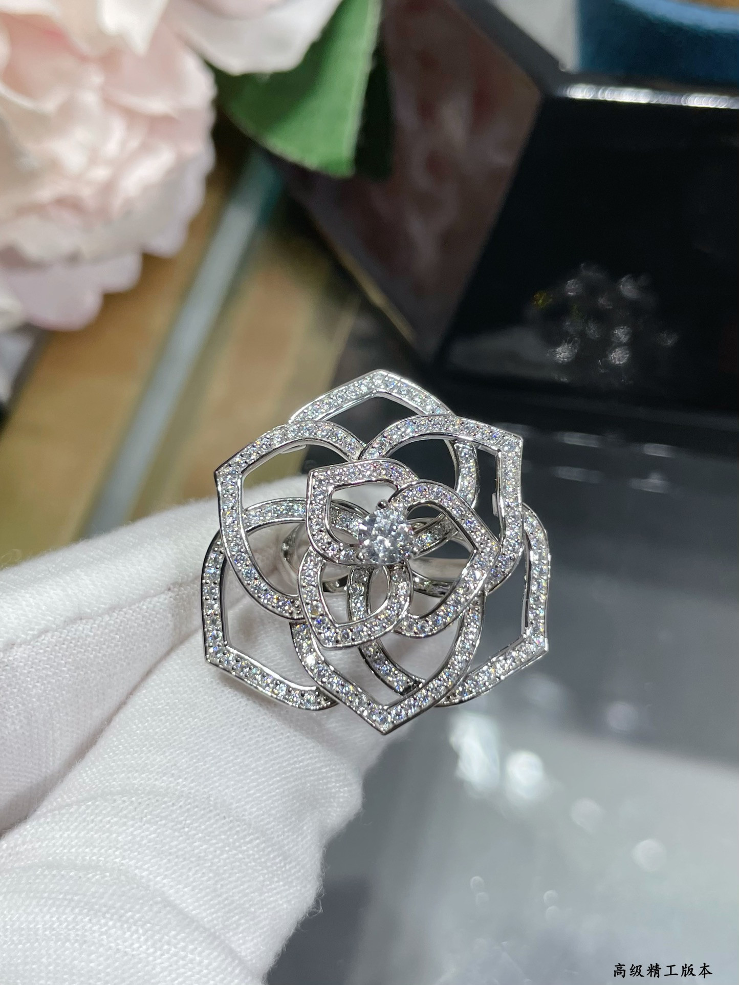 Piaget fully diamond-encrusted Hollow rose Ring