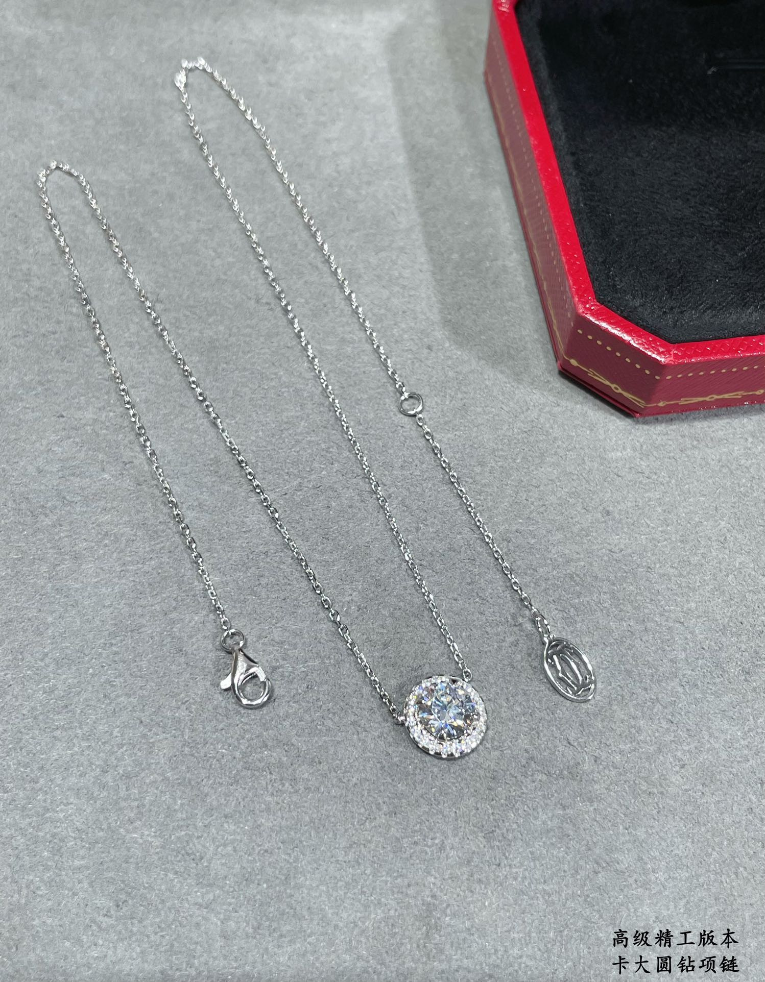 Ca*t*er Large round diamond Necklace