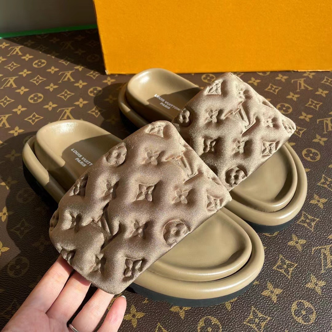 1AA1EH POOL PILLOW COMFORT MULE