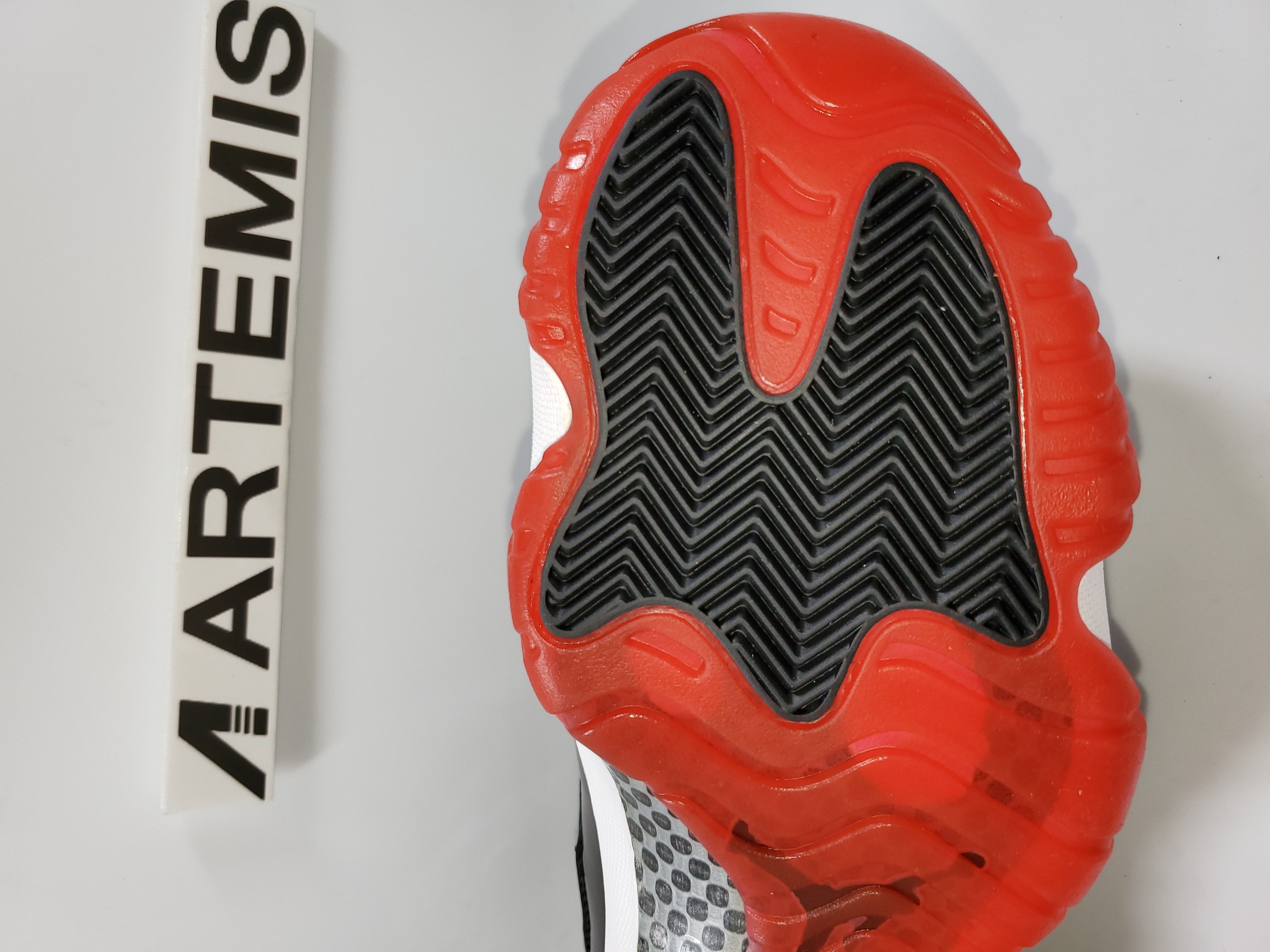 Air Jordan 11 Retro Playoffs (2012)