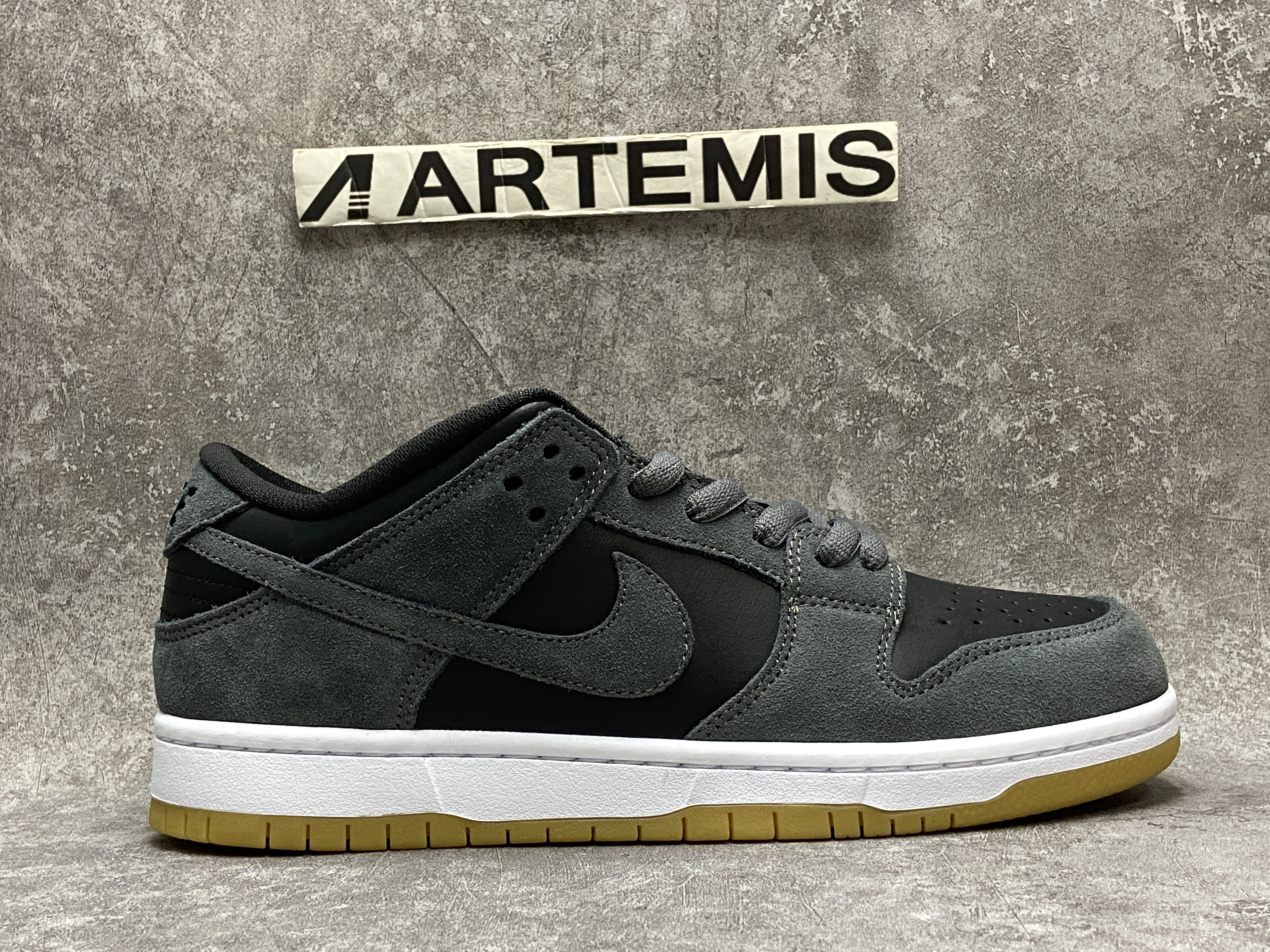 Nike SB Dunk Low Dark Grey Black Gum
