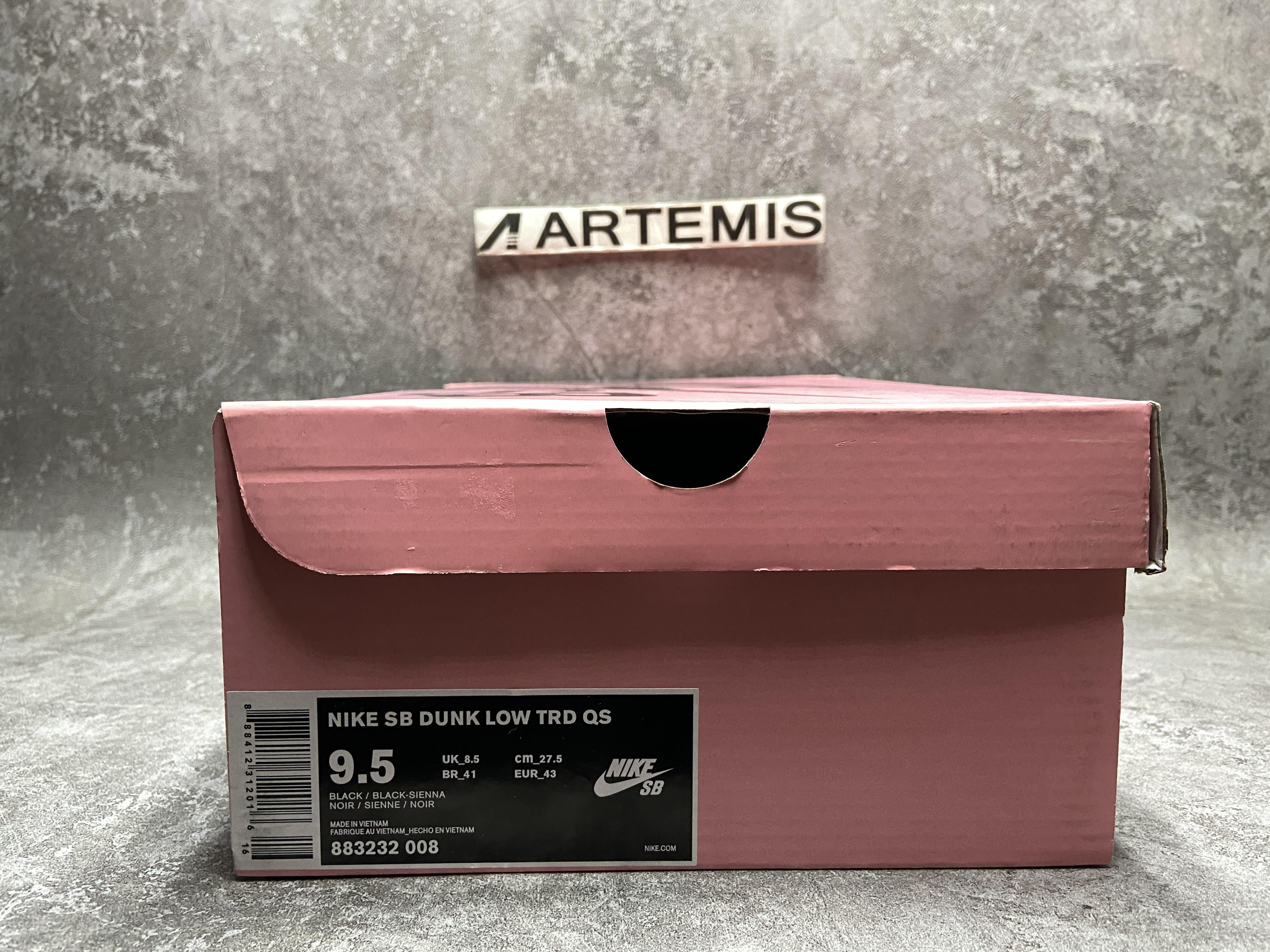 Nike SB Dunk Low Black Pigeon