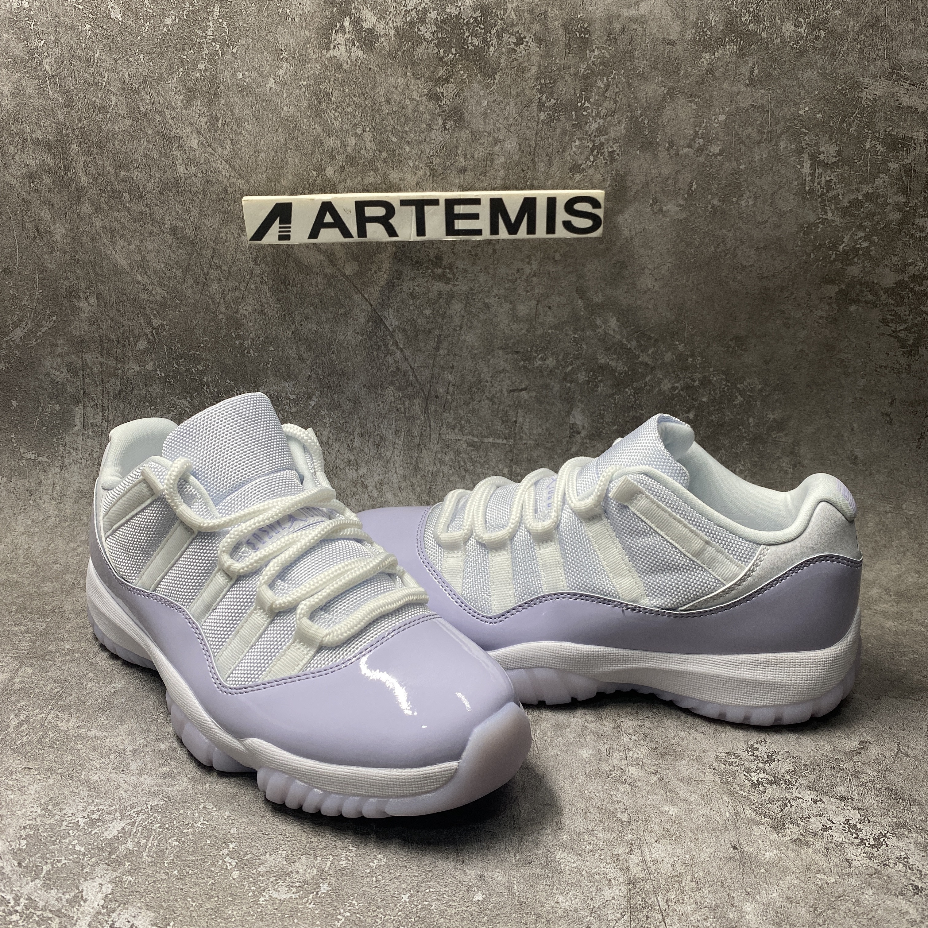 Air Jordan 11 Low Pure Violet
