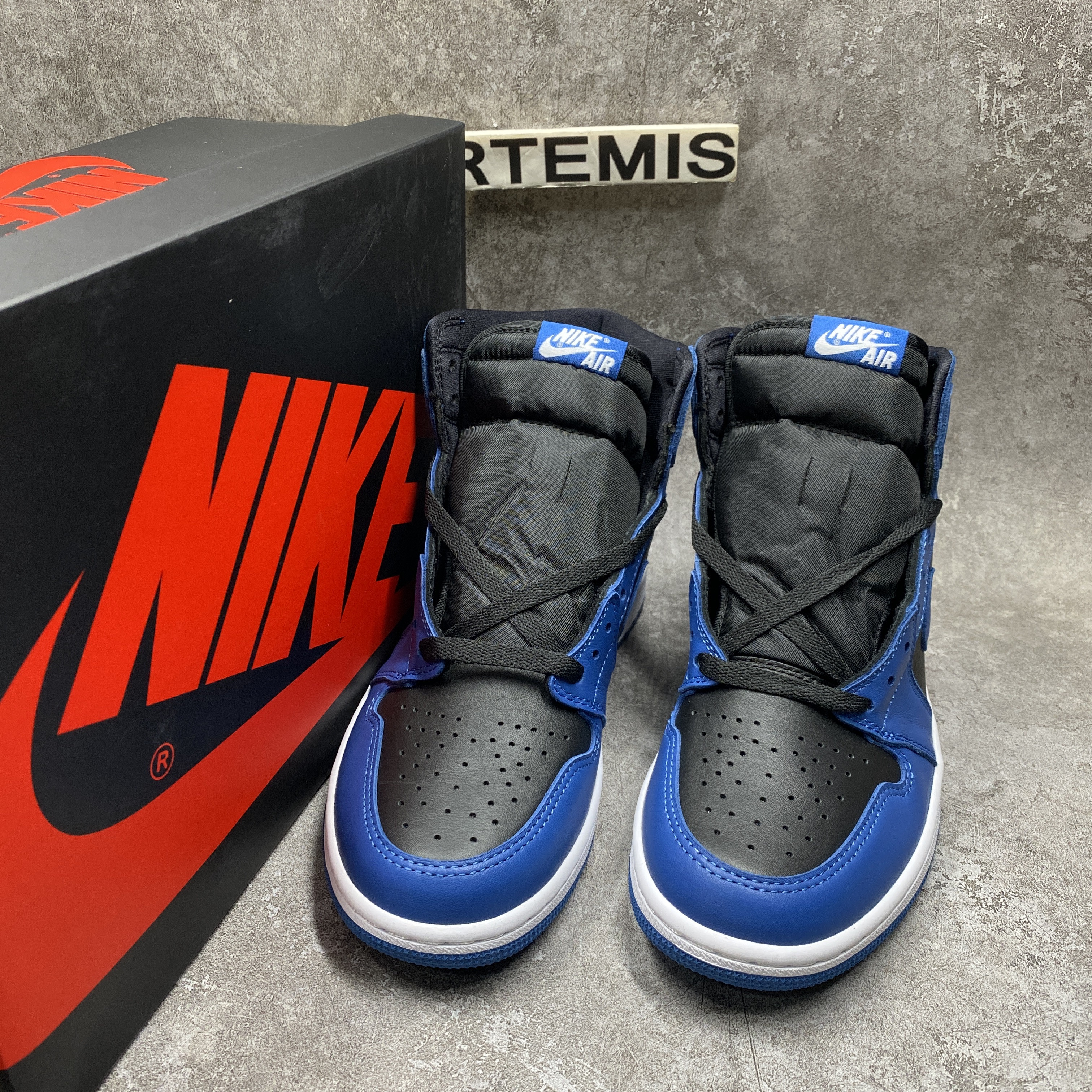 Air Jordan 1 Retro High OG Dark Marina Blue