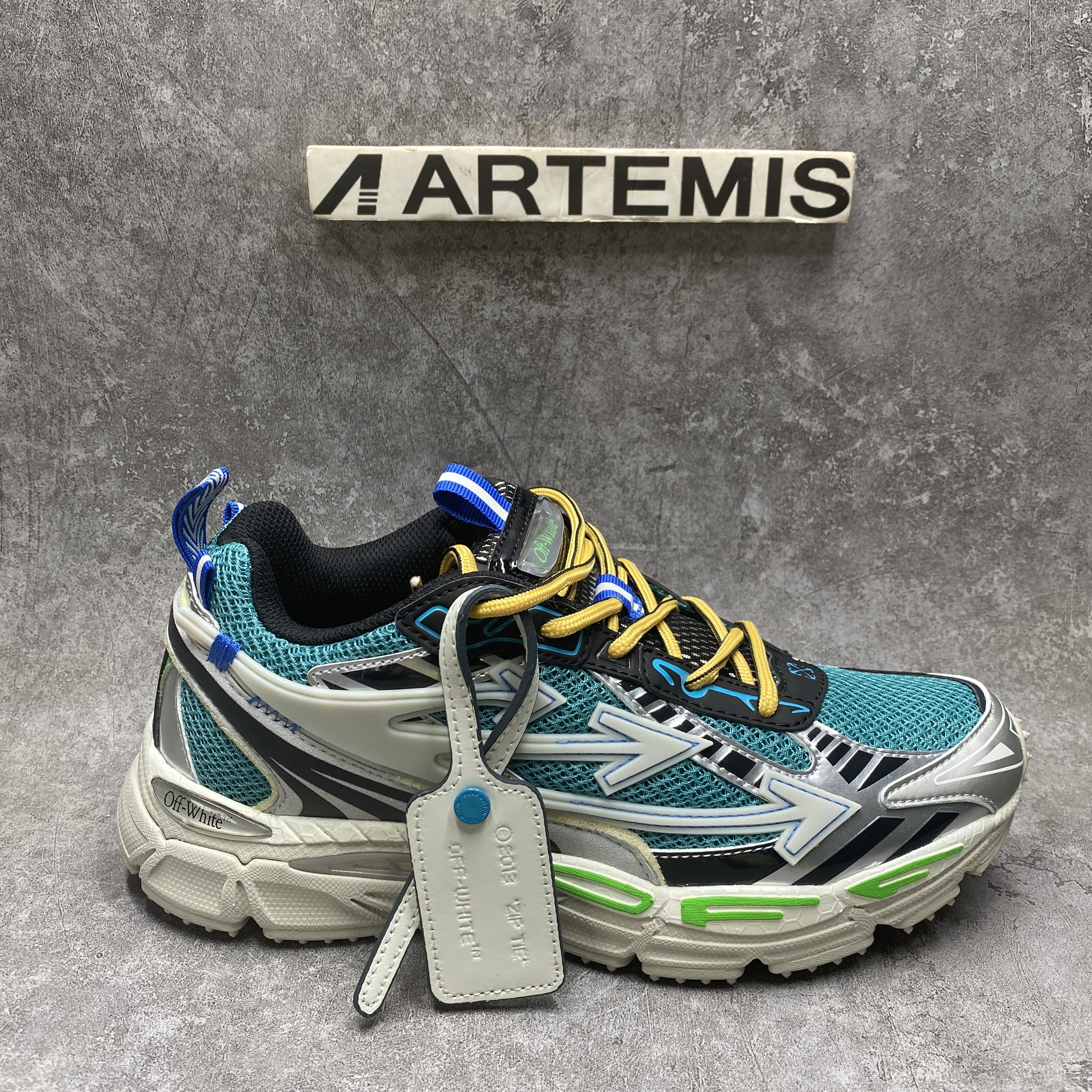 UA Off-White "BE RIGHT BACK"