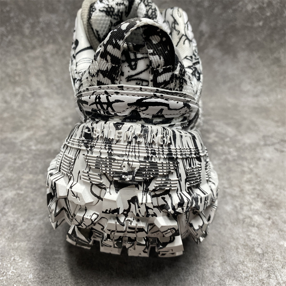 UA Ba*len*cia*ga Defender Graffiti