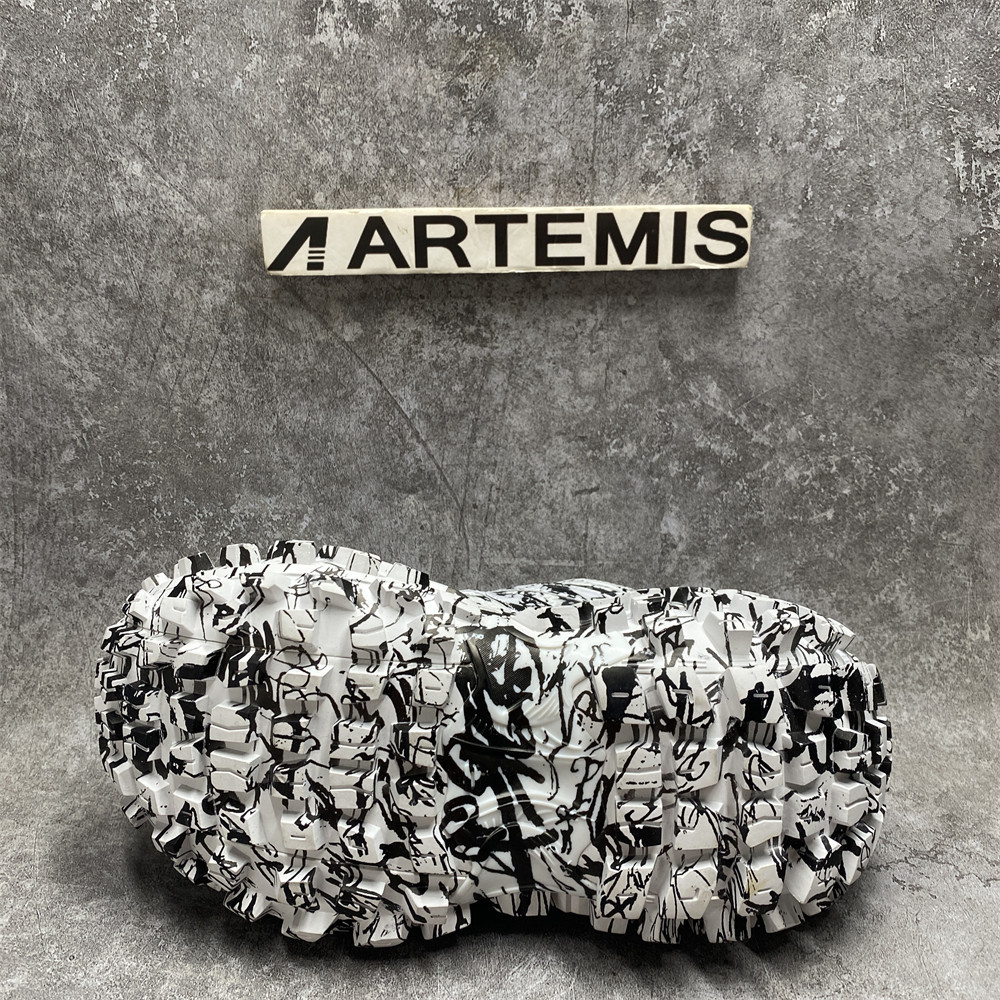 UA Ba*len*cia*ga Defender Graffiti