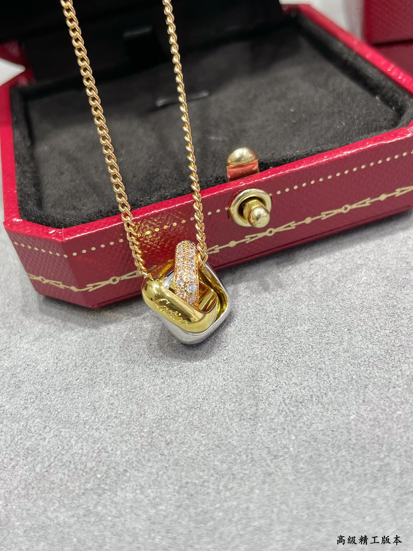 Ca*t*er square triple-ring Necklace