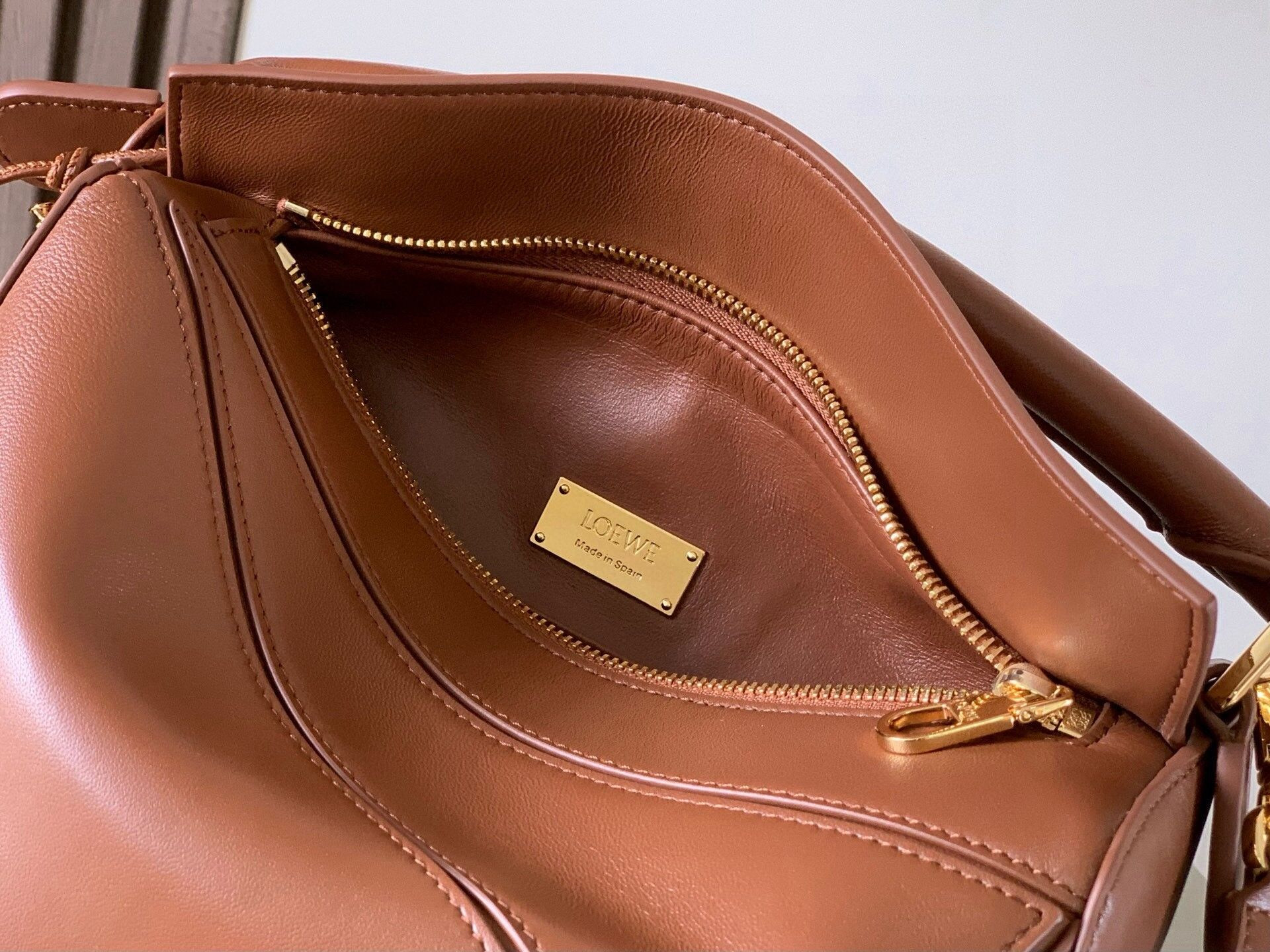 L0ew* Small Featherlight Puzzle Bag in Nappa Lambskin 16.5x24x10.5cm