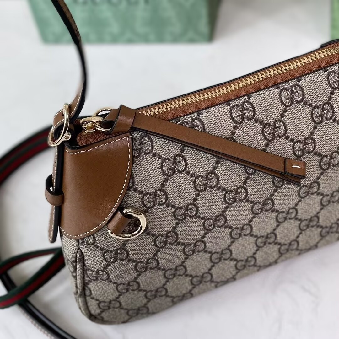 G*u*i GG Emblem Shoulder Bag 24.5x16x16cm