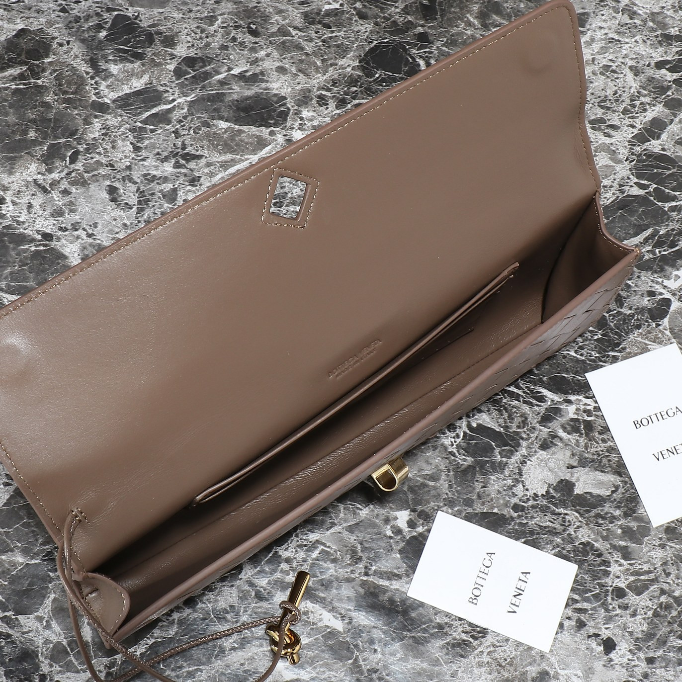 Bo*te*ga Ve*ne*ta Long Clutch Andiamo With Handle Fondant 31x13x3cm