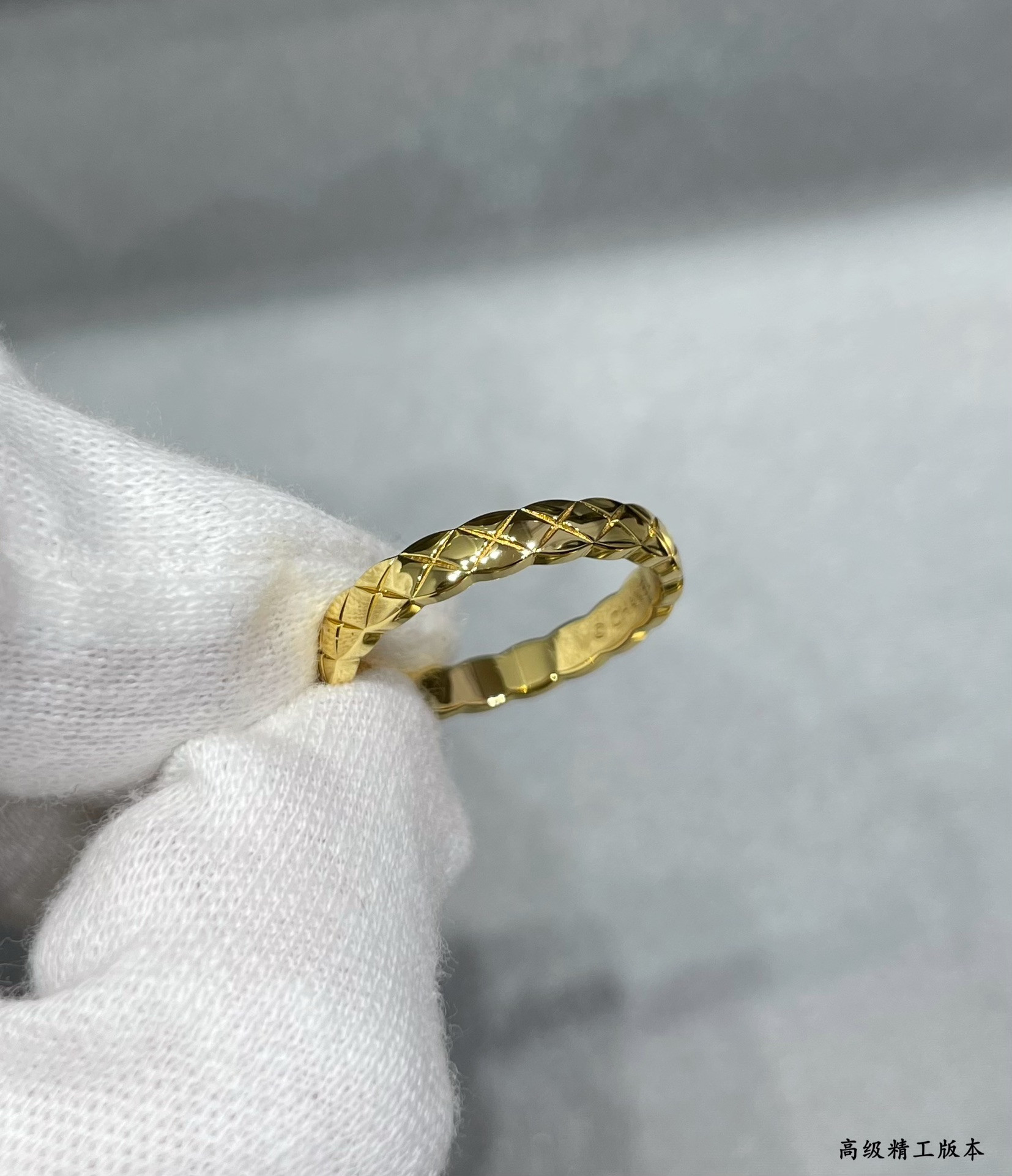 Ch*el Narrow Diamond Pattern Smooth Ring