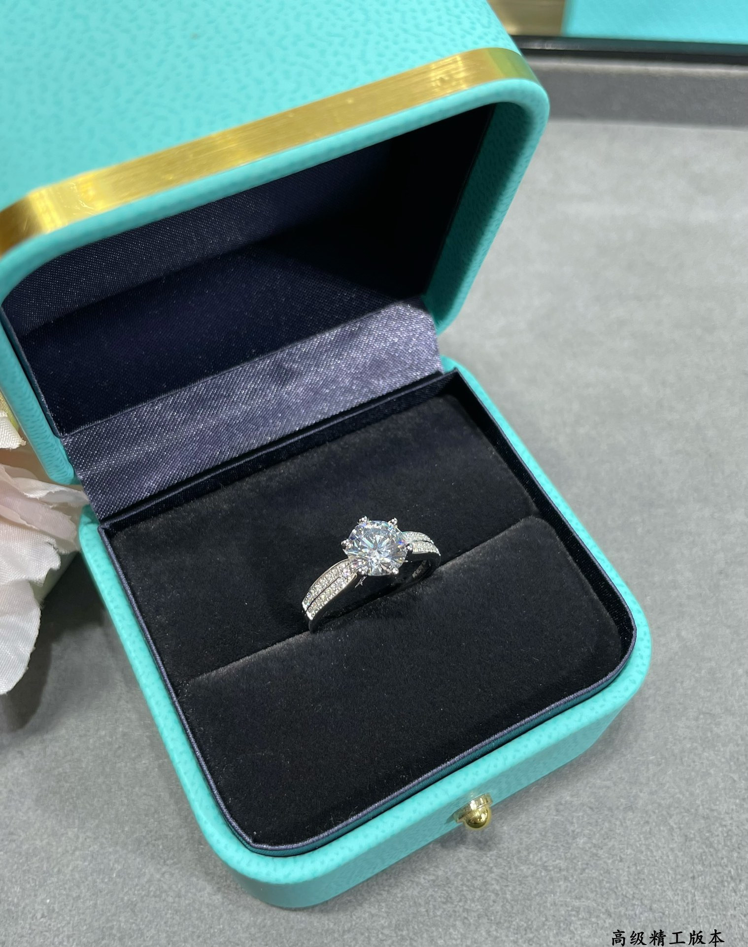 T*f*ny & Co. Setting 2 Carat Diamond Ring with Star Motif Ag925