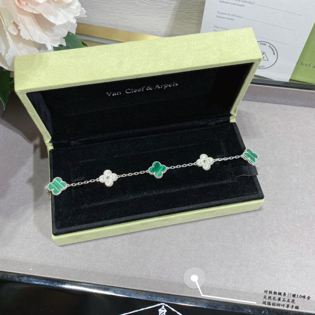 V*N CL*F & Arpels Natural Malachite Interval Diamond Five-Flower Four-Leaf Clover Bracelet