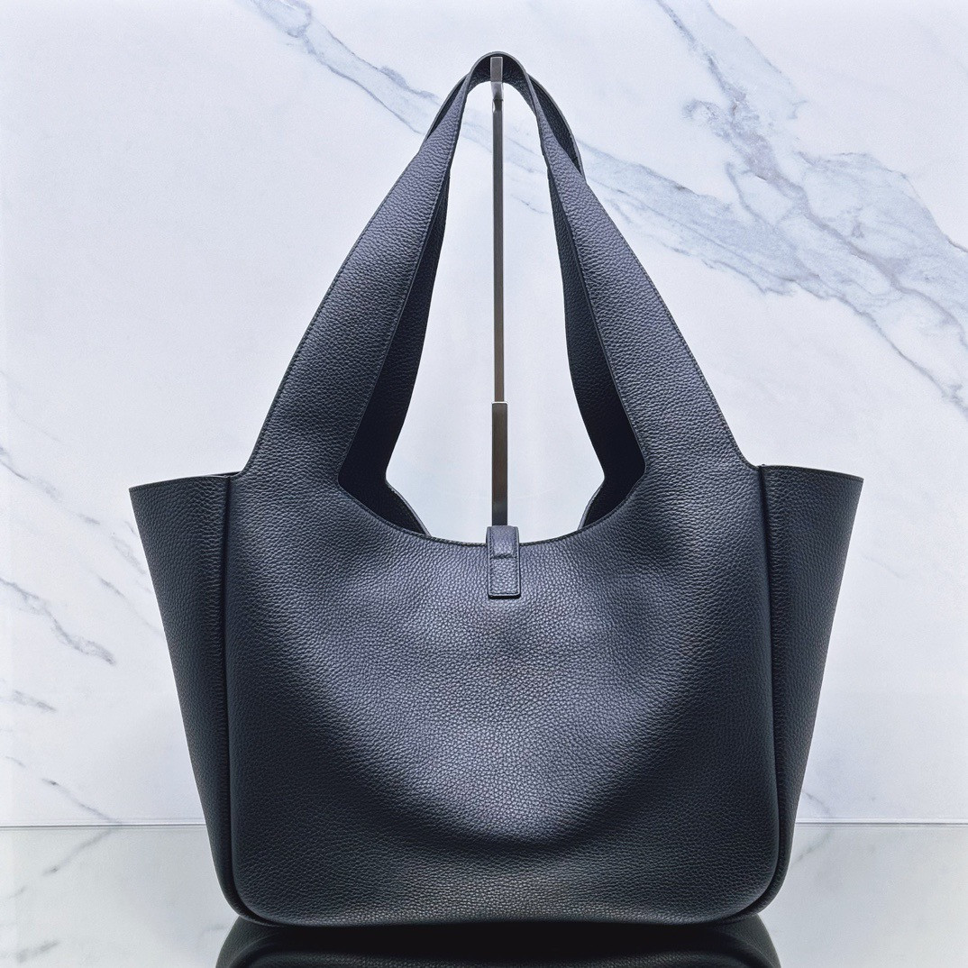 Y*L LE 5 À 7 BEA in grained leather 50×28×18cm