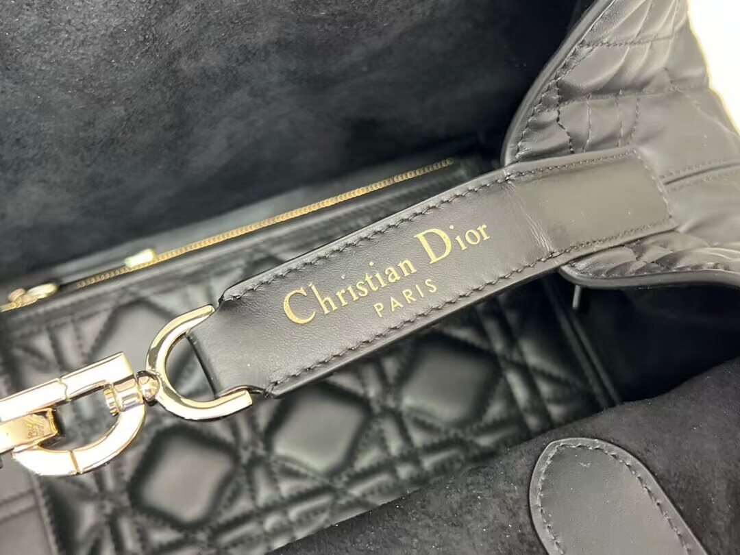 D*0r Toujours Bag Medium Black 11 x 8.5 x 6.5 inches