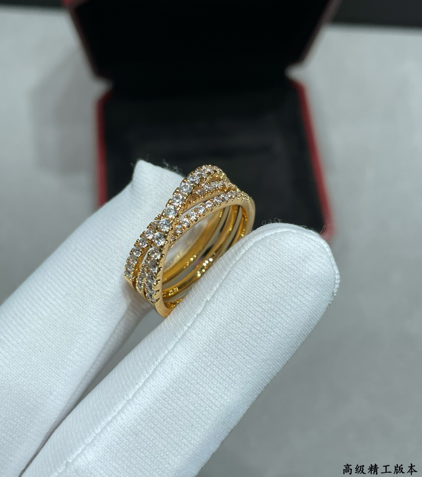 Ca*t*er Three-ring rivet diamond ring