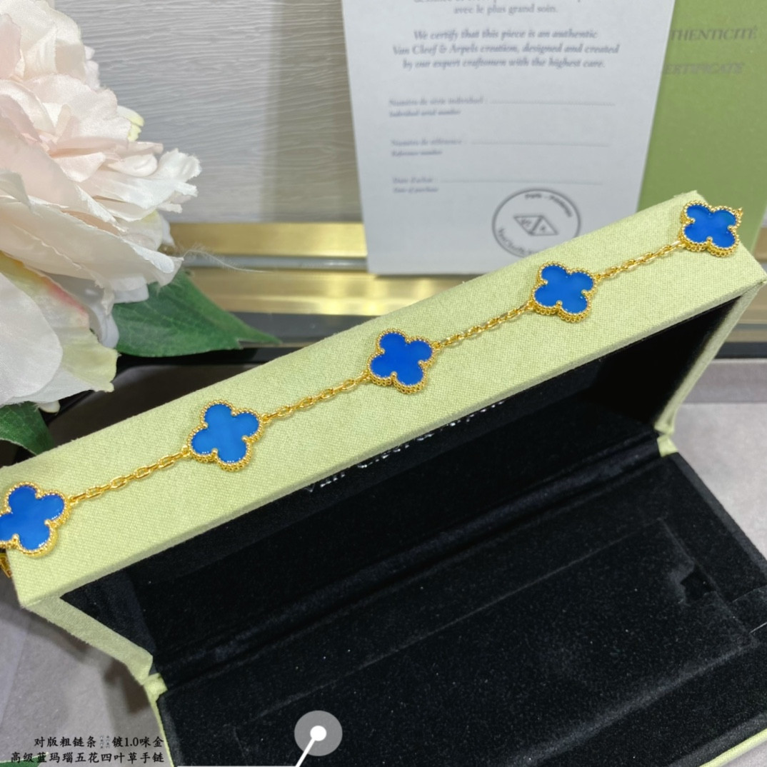 V*N CL*F & Arpels Sapphire Blue Agate Five-Flower Four-Leaf Clover Bracelet