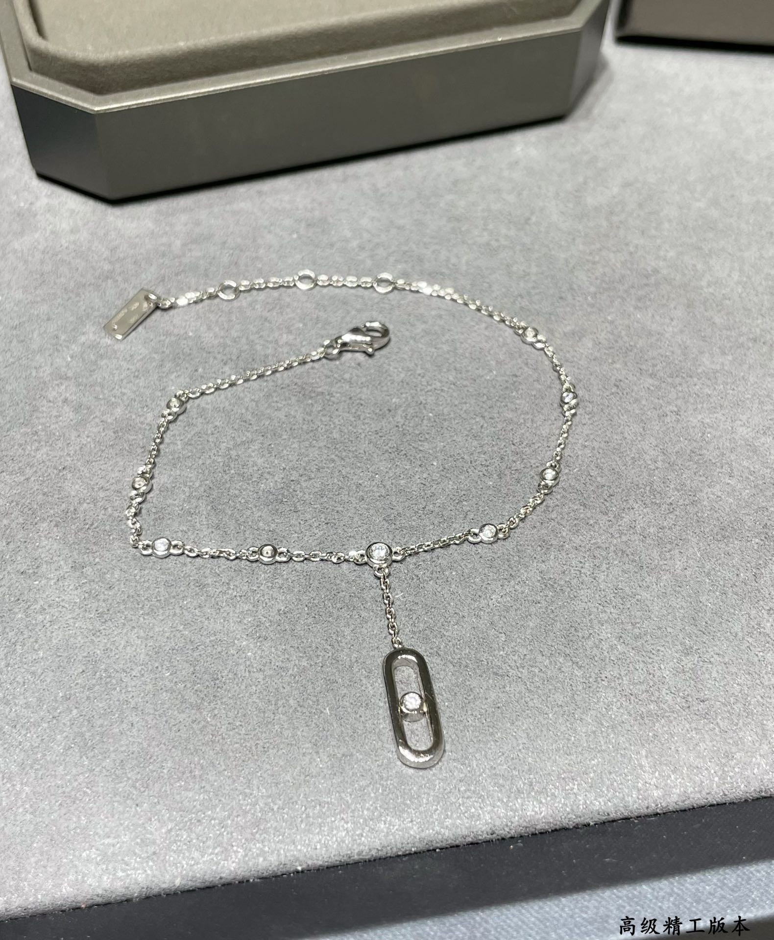 Messika Vertical Polished Single Diamond Moving Bracelet