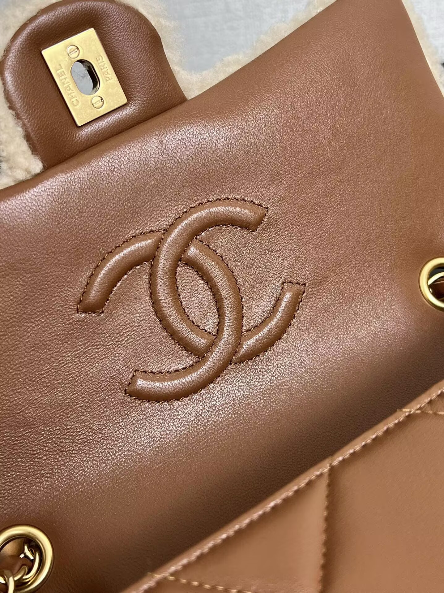 Ch*el Flap Bag 16 × 23.5 × 7.5 cm