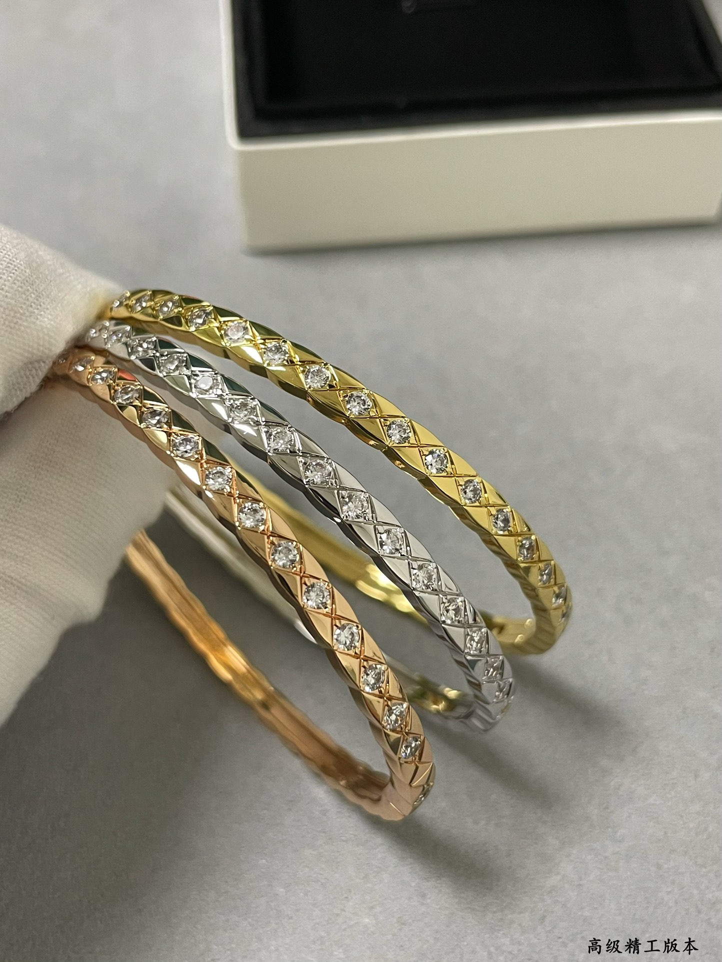 Ch*el Carved Finely carved narrow diamond Bracelet