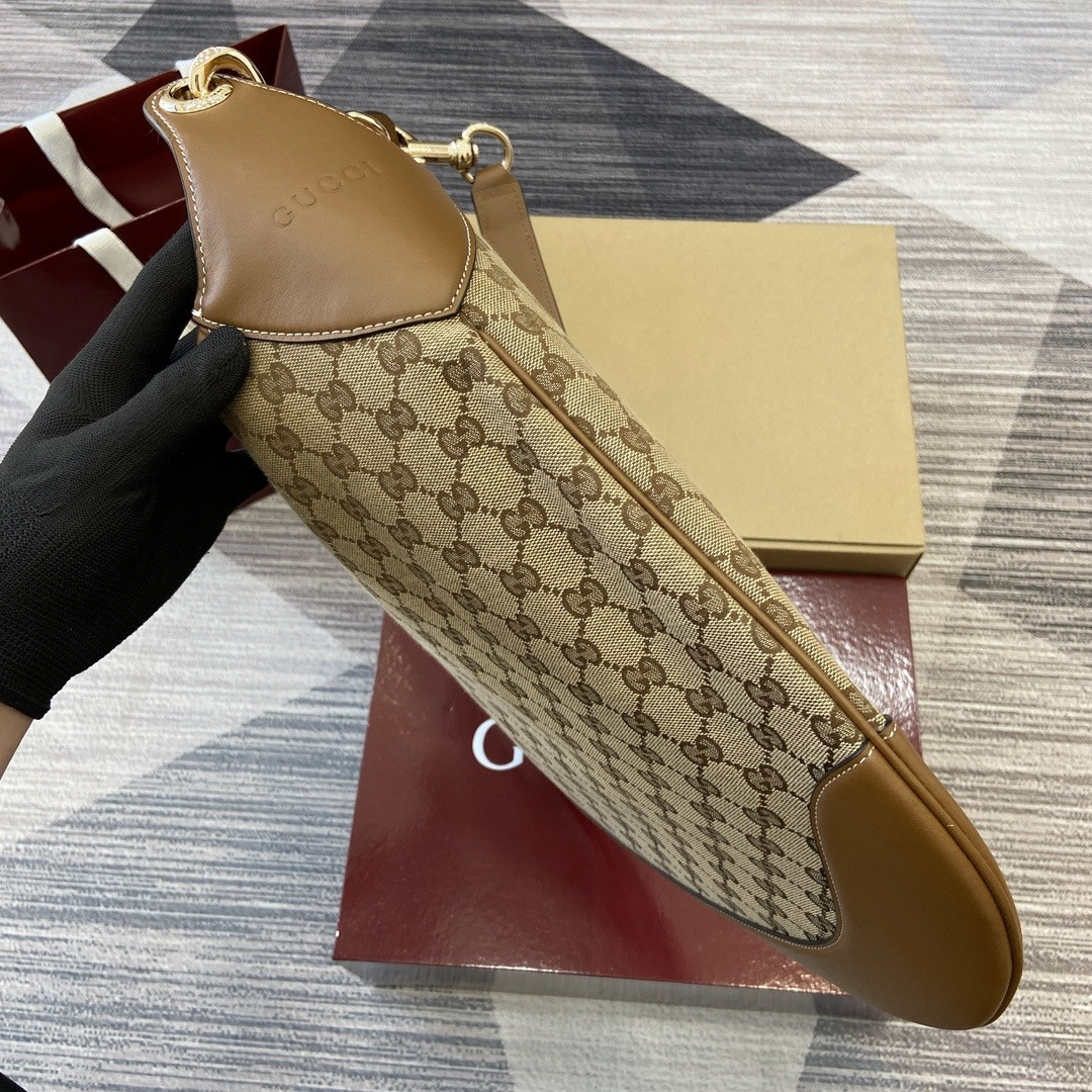 G*u*i Body  49 x 46  x 4cm