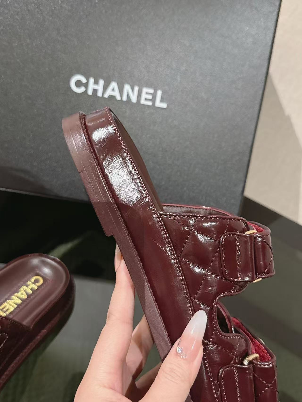 UA Ch*el SLIDES