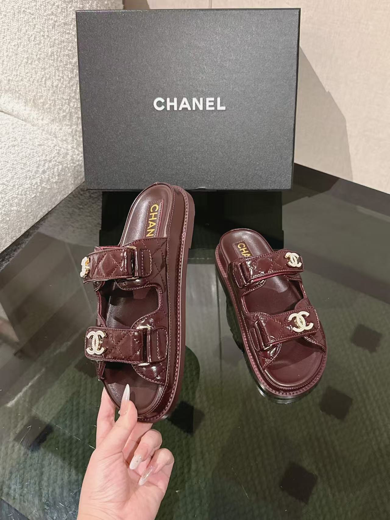 UA Ch*el SLIDES