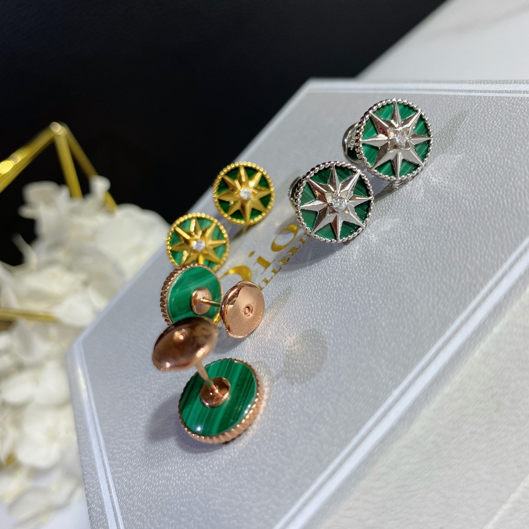 D*0r compass Stud Earrings