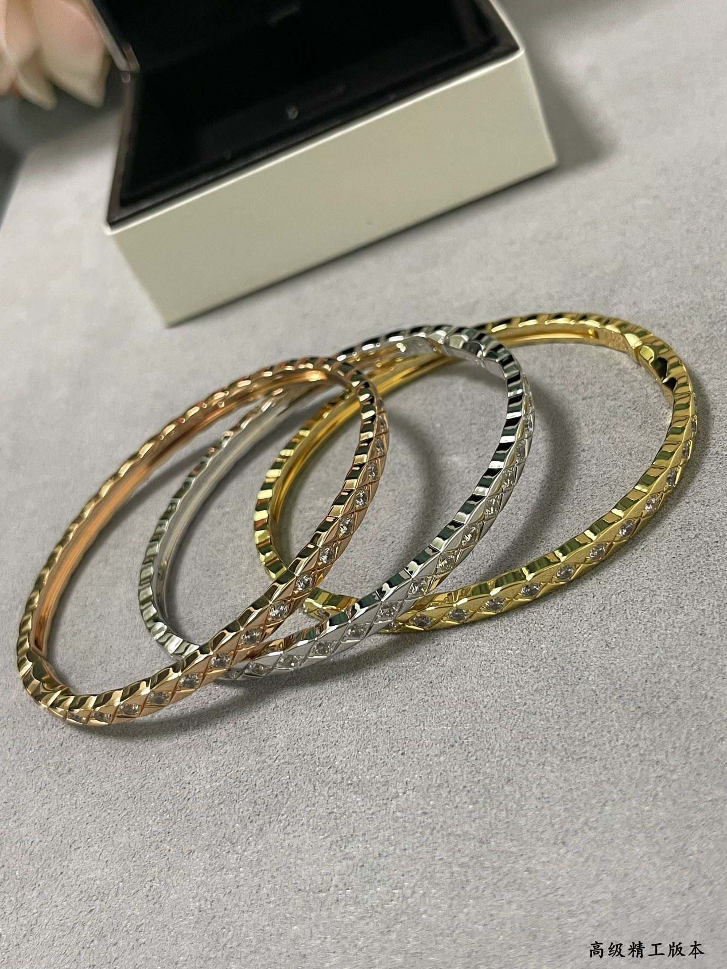 Ch*el Carved Finely carved narrow diamond Bracelet