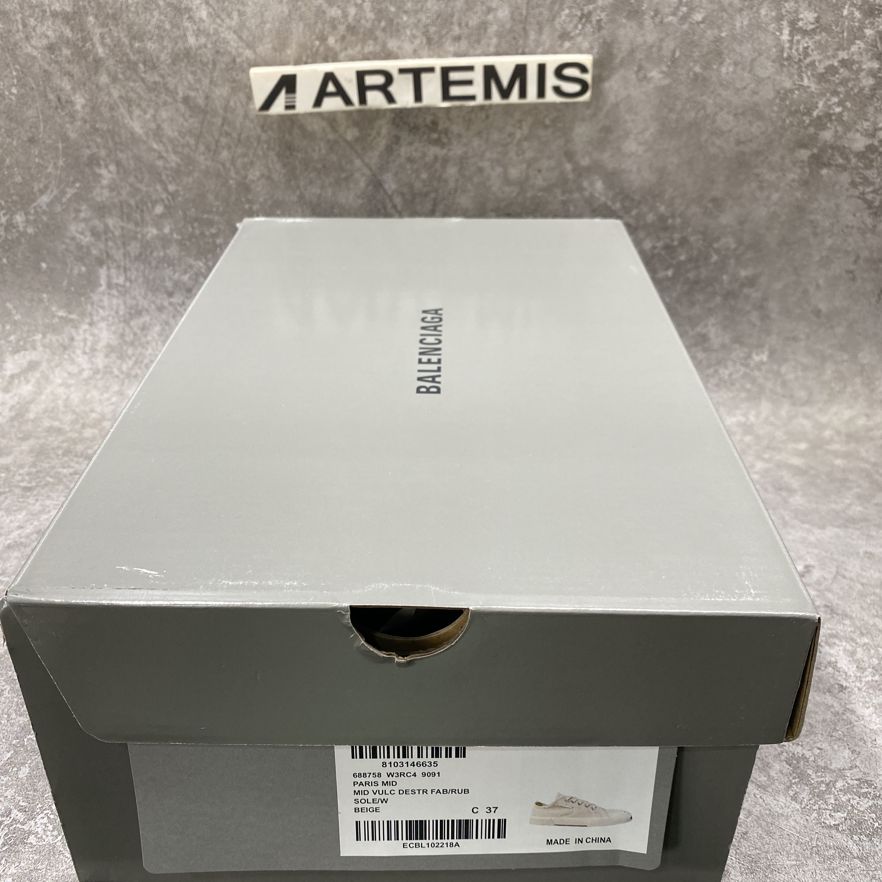 PARIS LOW TOP SNEAKER IN WHITE