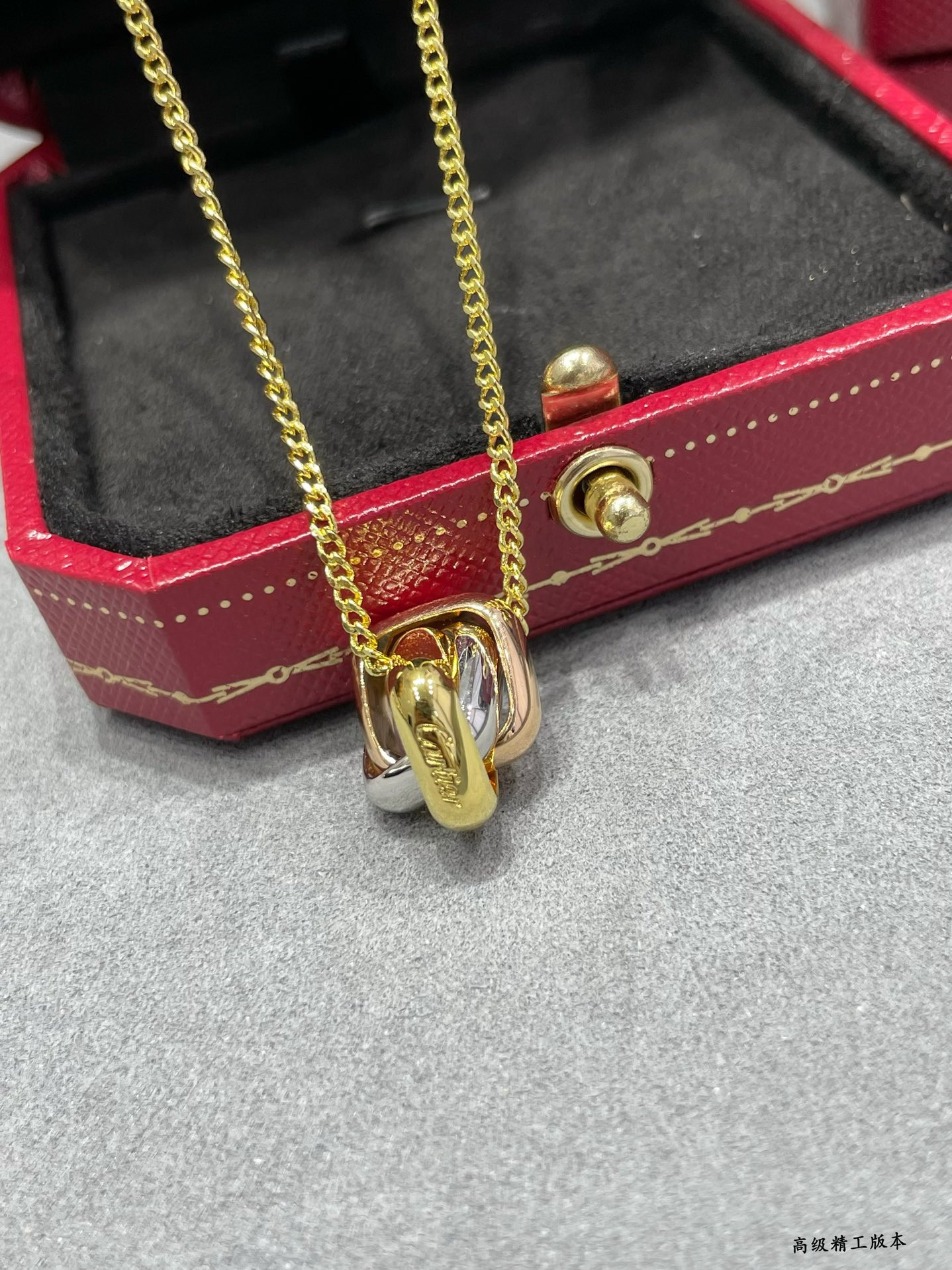 Ca*t*er square triple-ring Necklace