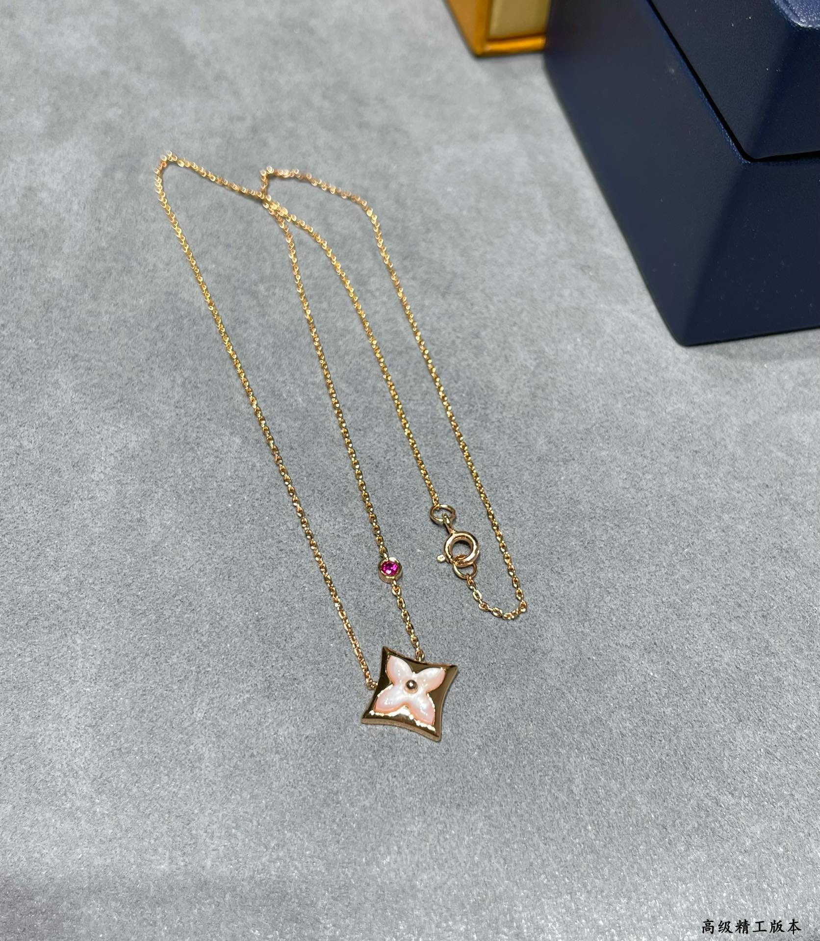 L0*is V*t0n Square Pink Diamond pink shell Necklace