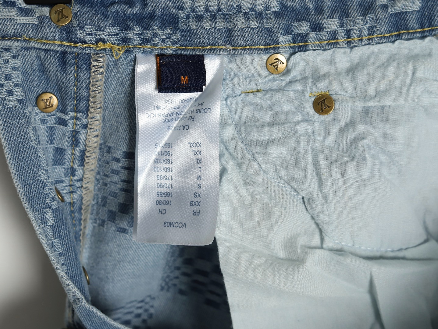 L0*is V*t0n LV 25ss shorts