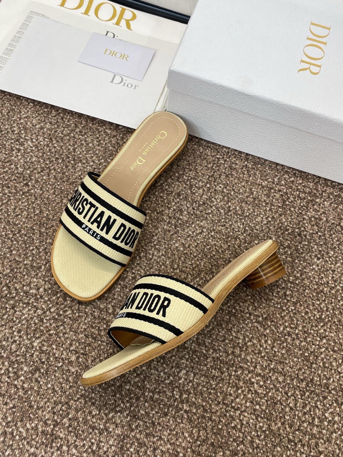 UA D*0r Dway Heeled Slide