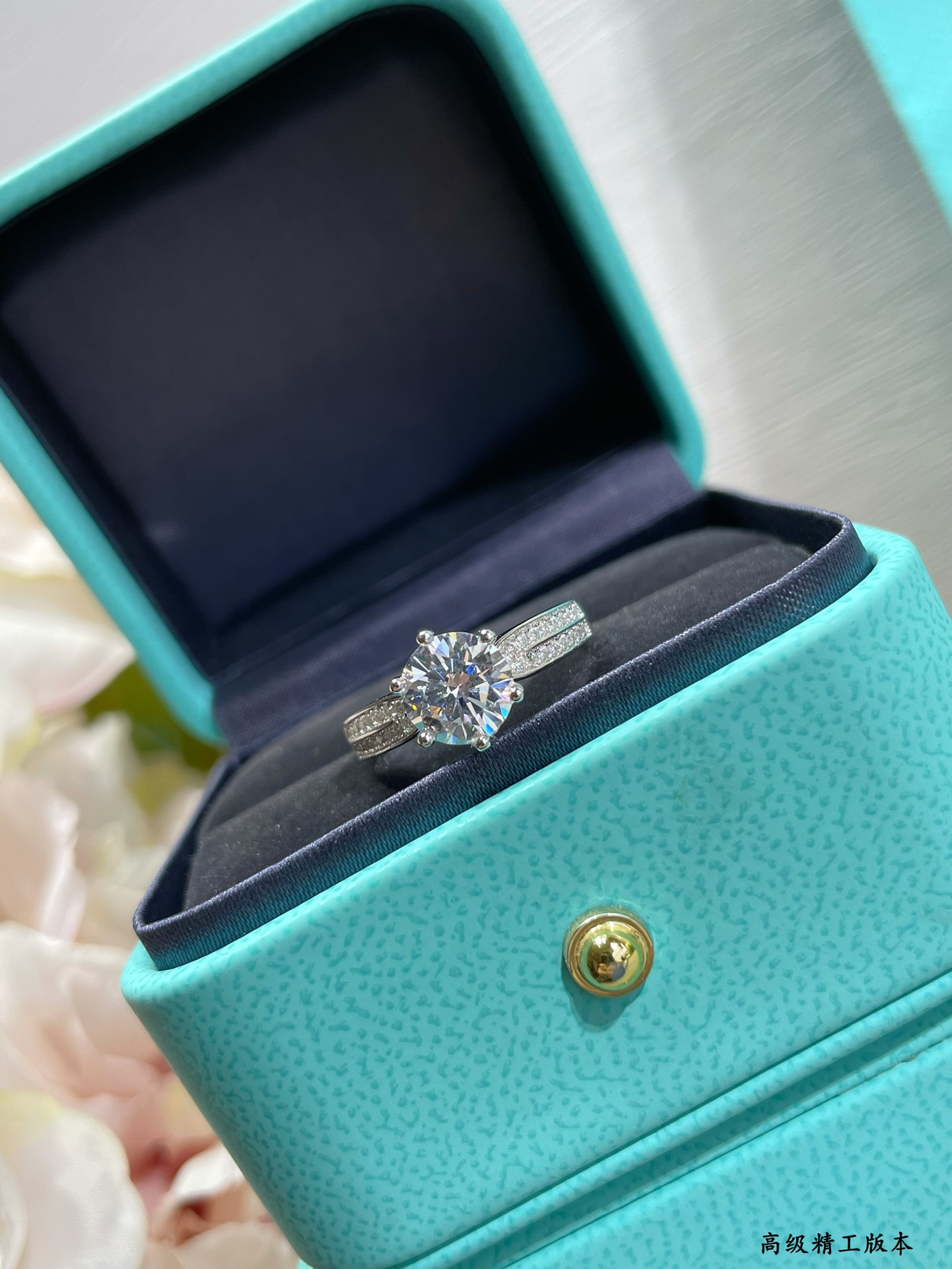 T*f*ny & Co. Setting 2 Carat Diamond Ring with Star Motif Ag925