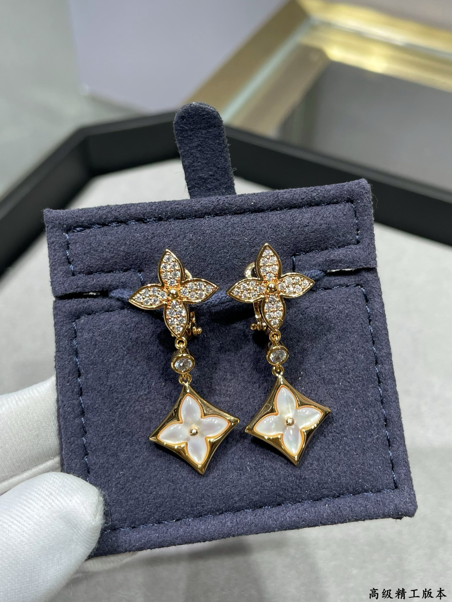LV Two flower diamond white shell Earrings