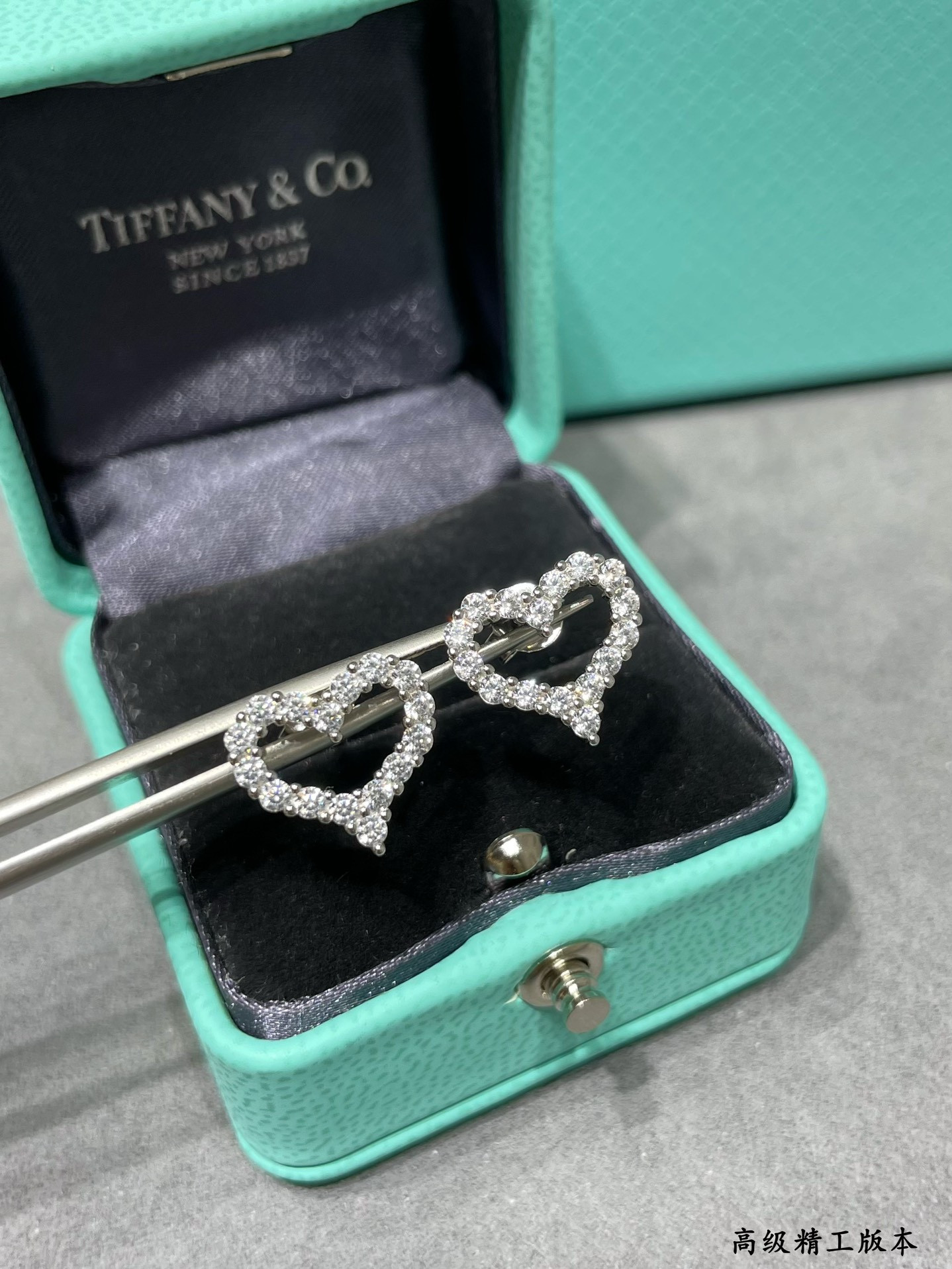 T*f*ny & Co. Heart Stud Earrings Ag925