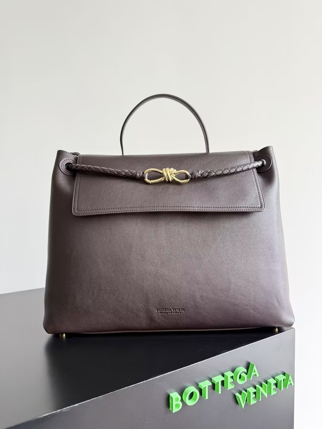 Bo*te*ga Ve*ne*ta Large Ciao Ciao 32x41.5x14.5cm