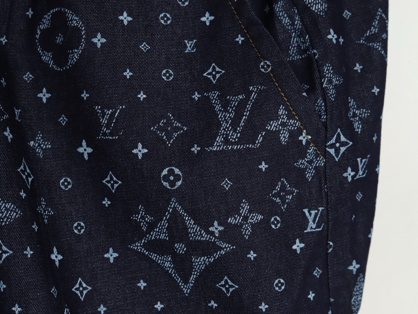 L0*is V*t0n LV 25ss shorts